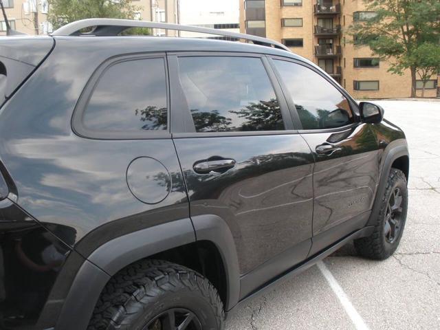 Photo of 2016 Brilliant Black Crystal Pearl Jeep Cherokee
