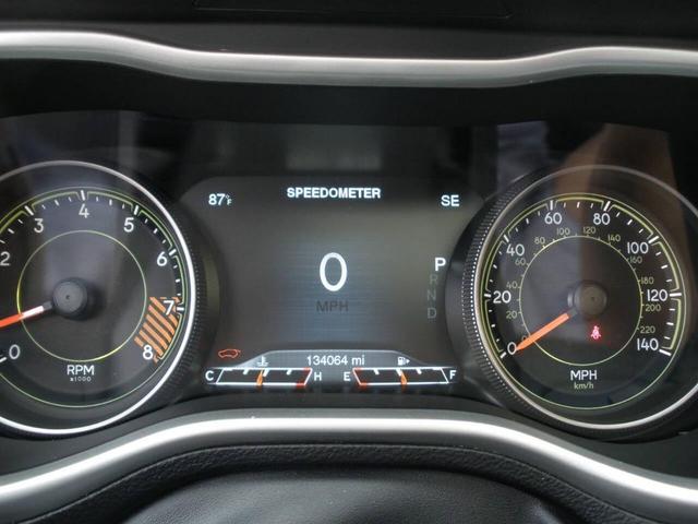 Photo of 2016 Brilliant Black Crystal Pearl Jeep Cherokee