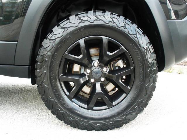 Photo of 2016 Brilliant Black Crystal Pearl Jeep Cherokee