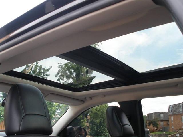 Photo of 2016 Brilliant Black Crystal Pearl Jeep Cherokee