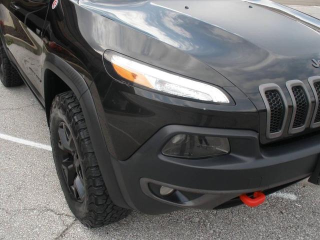 Photo of 2016 Brilliant Black Crystal Pearl Jeep Cherokee