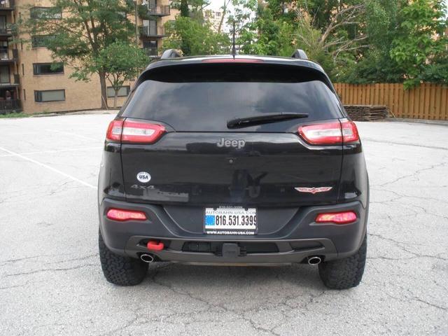 Photo of 2016 Brilliant Black Crystal Pearl Jeep Cherokee