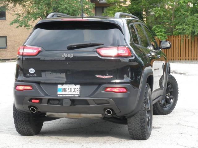 Photo of 2016 Brilliant Black Crystal Pearl Jeep Cherokee