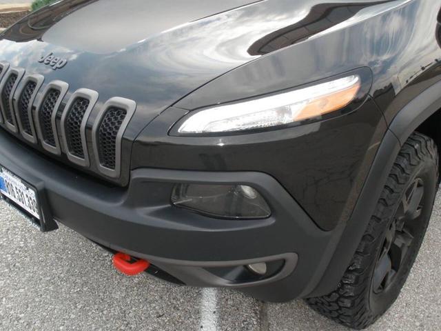 Photo of 2016 Brilliant Black Crystal Pearl Jeep Cherokee