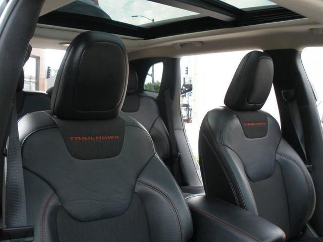 Photo of 2016 Brilliant Black Crystal Pearl Jeep Cherokee