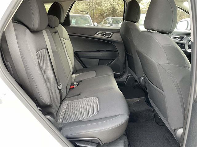 Photo of 2023 Snow White Pearl Kia Sportage