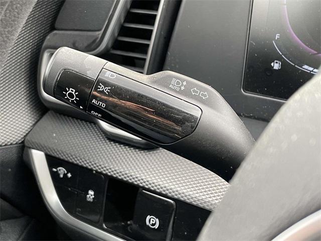 Photo of 2023 Snow White Pearl Kia Sportage
