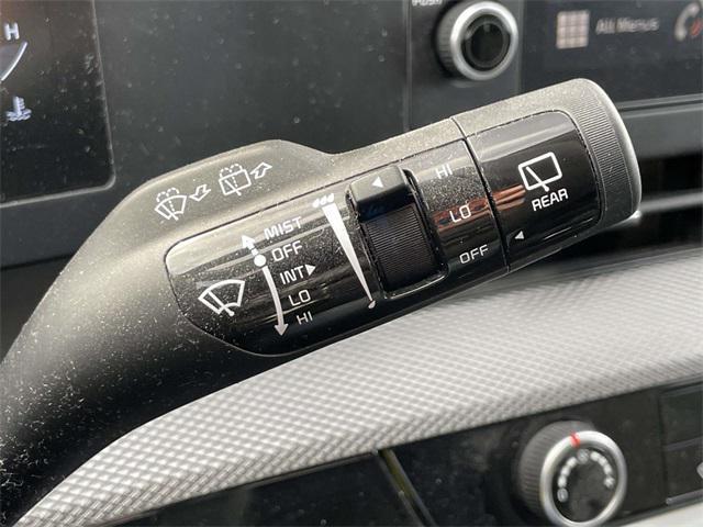 Photo of 2023 Snow White Pearl Kia Sportage