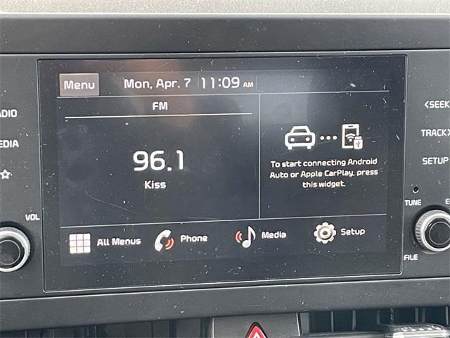 Photo of 2023 Snow White Pearl Kia Sportage