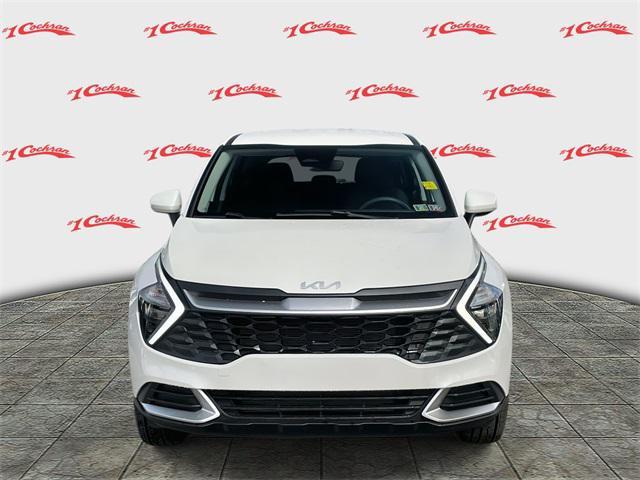 Photo of 2023 Snow White Pearl Kia Sportage