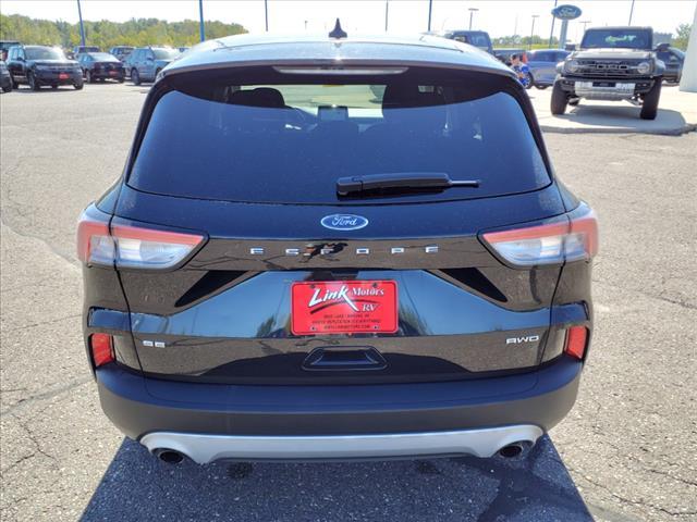 Photo of 2022 Agate Black Metallic Ford Escape