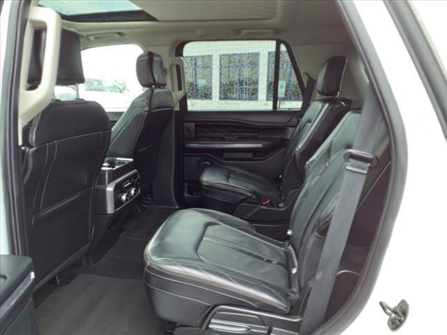 Photo of 2021 Star White Metallic Tri-Coat Ford Expedition