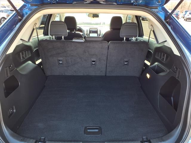 Photo of 2024 Atlas Blue Ford Edge