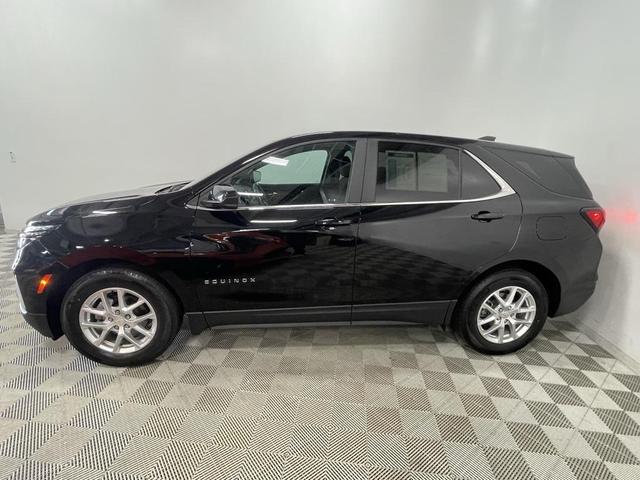 Photo of 2022 Mosaic Black Metallic Chevrolet Equinox
