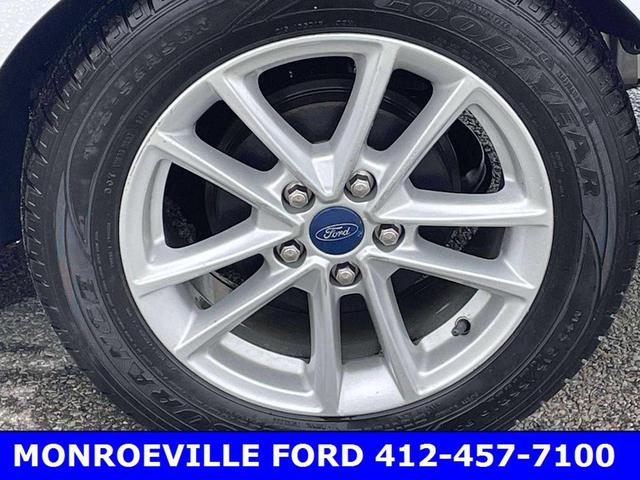 Photo of 2016 Oxford White Ford Focus