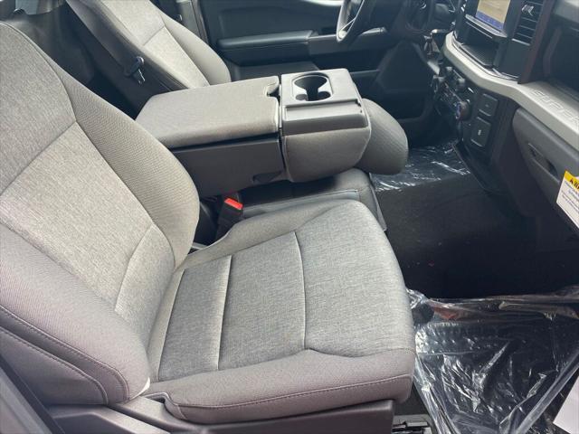 Photo of 2025 Oxford White Ford F-350