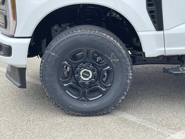 Photo of 2025 Oxford White Ford F-350