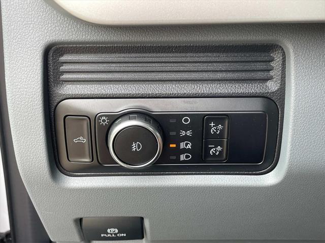 Photo of 2025 Oxford White Ford F-350