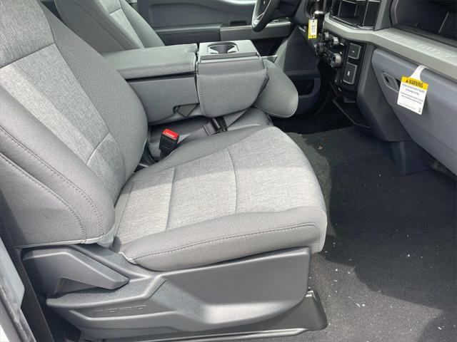 Photo of 2025 Oxford White Ford F-350