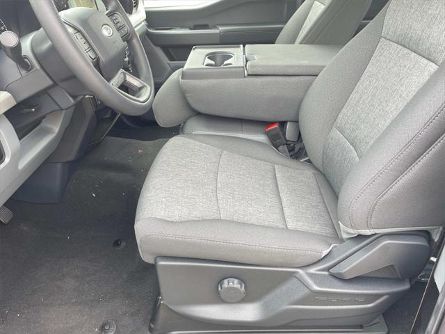 Photo of 2025 Oxford White Ford F-350