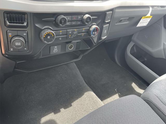 Photo of 2025 Oxford White Ford F-350
