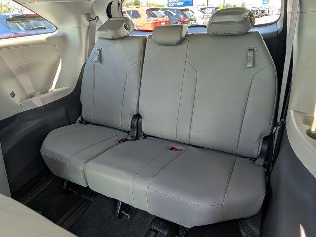 Photo of 2021 Midnight Black Metallic Toyota Sienna