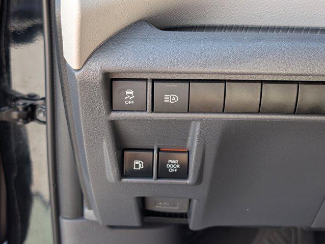 Photo of 2021 Midnight Black Metallic Toyota Sienna