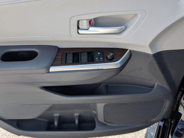 Photo of 2021 Midnight Black Metallic Toyota Sienna