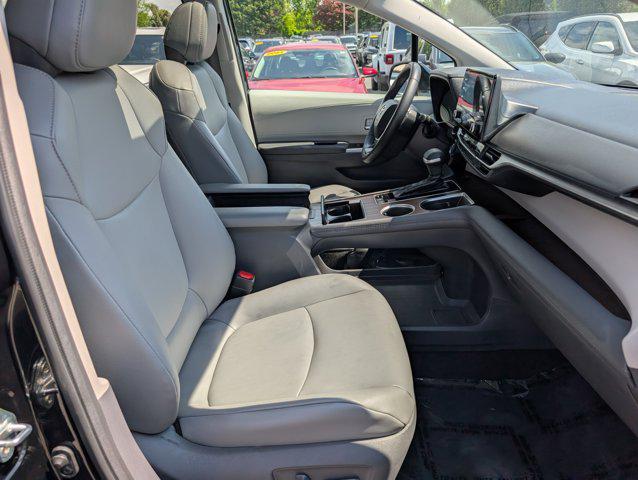 Photo of 2021 Midnight Black Metallic Toyota Sienna