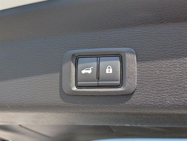 Photo of 2023 Diamond White Mitsubishi Outlander PHEV