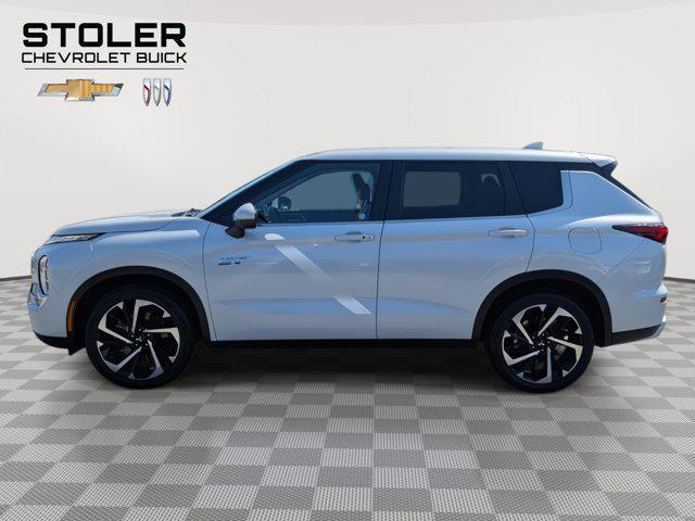Photo of 2023 Diamond White Mitsubishi Outlander PHEV