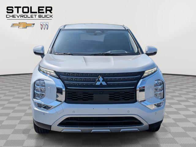 Photo of 2023 Diamond White Mitsubishi Outlander PHEV