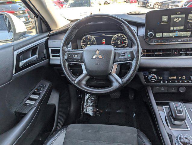 Photo of 2023 Diamond White Mitsubishi Outlander PHEV