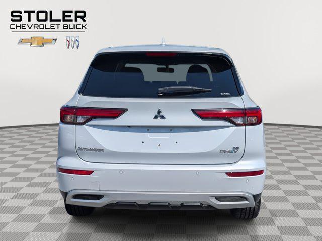 Photo of 2023 Diamond White Mitsubishi Outlander PHEV