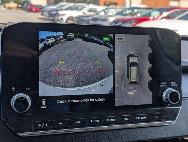Photo of 2023 Diamond White Mitsubishi Outlander PHEV