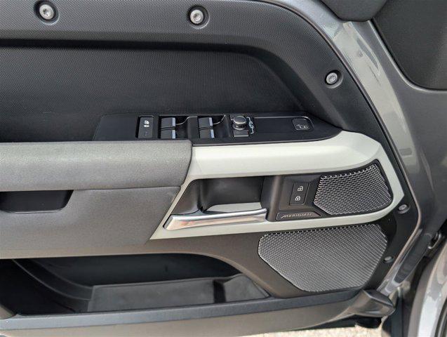 Photo of 2023 Hakuba Silver Metallic Land Rover Defender