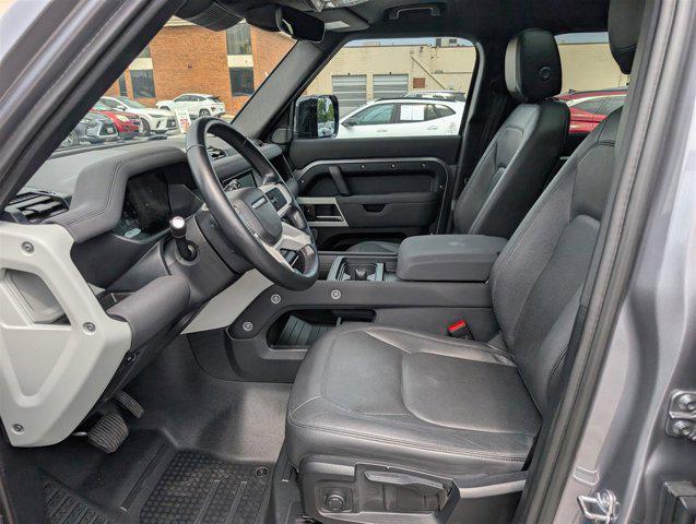 Photo of 2023 Hakuba Silver Metallic Land Rover Defender