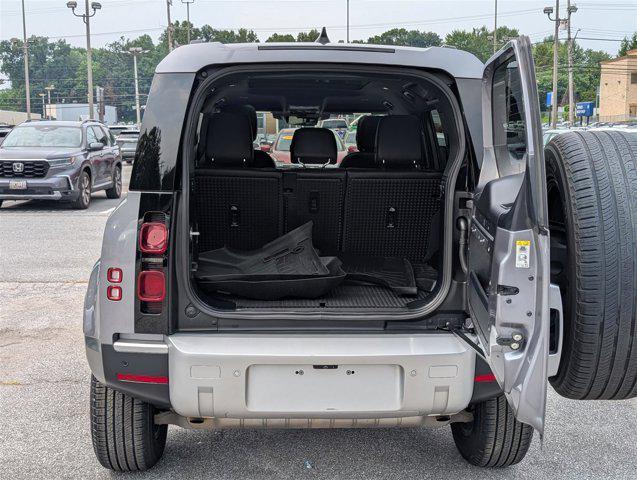 Photo of 2023 Hakuba Silver Metallic Land Rover Defender