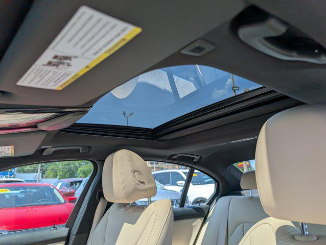 Photo of 2020 Alpine White BMW 330