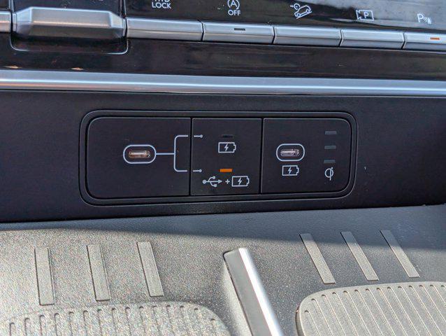 Photo of 2024 Shimmering Silver Hyundai SANTA FE