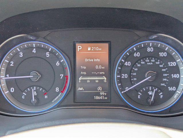 Photo of 2023 Lunar White Hyundai KONA