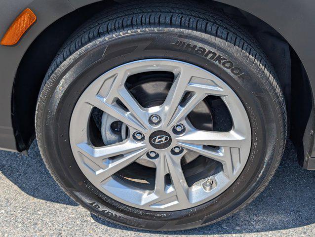 Photo of 2023 Lunar White Hyundai KONA