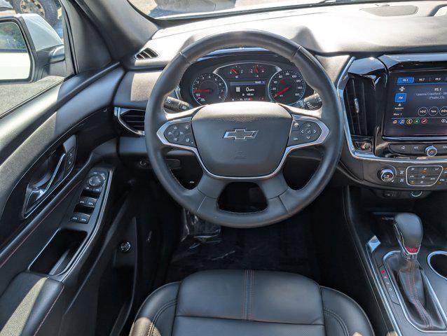 Photo of 2023 Iridescent Pearl Tricoat Chevrolet Traverse