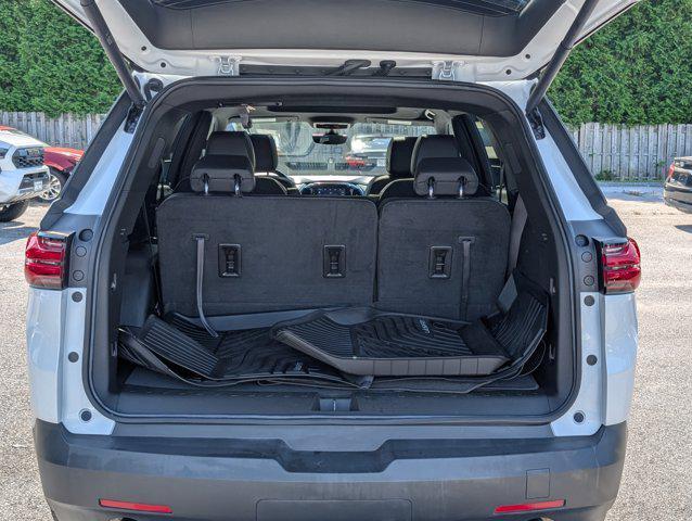 Photo of 2023 Iridescent Pearl Tricoat Chevrolet Traverse