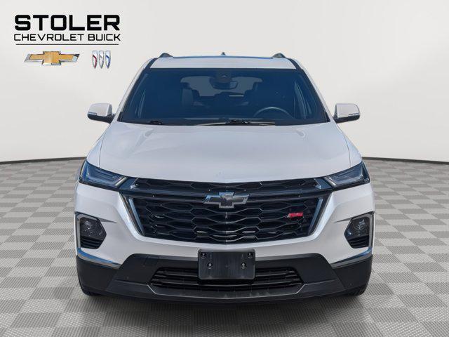 Photo of 2023 Iridescent Pearl Tricoat Chevrolet Traverse