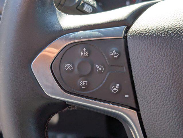 Photo of 2023 Iridescent Pearl Tricoat Chevrolet Traverse