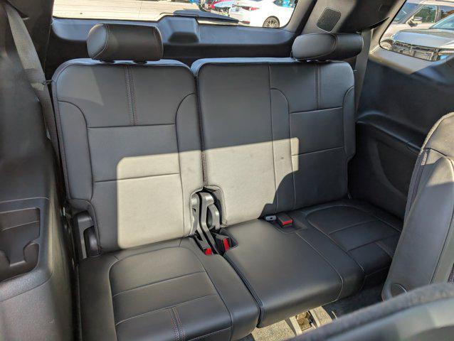 Photo of 2023 Iridescent Pearl Tricoat Chevrolet Traverse