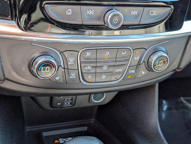 Photo of 2023 Iridescent Pearl Tricoat Chevrolet Traverse