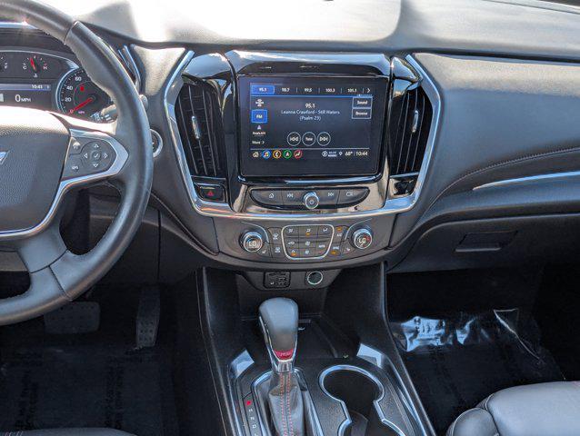 Photo of 2023 Iridescent Pearl Tricoat Chevrolet Traverse