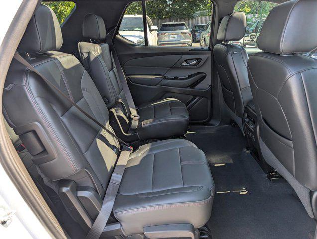 Photo of 2023 Iridescent Pearl Tricoat Chevrolet Traverse